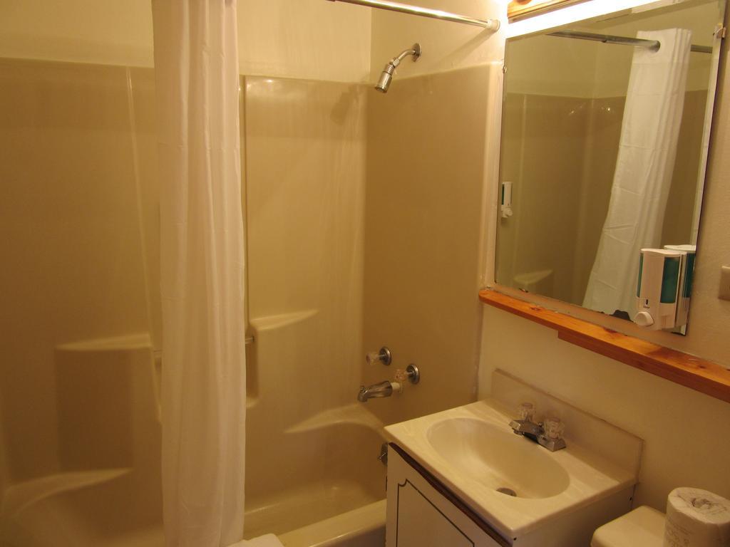 ווסט ילוסטון Travelers Lodge מראה חיצוני תמונה