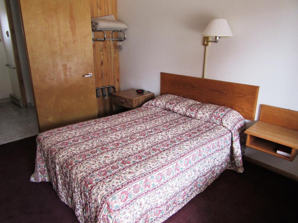 ווסט ילוסטון Travelers Lodge חדר תמונה
