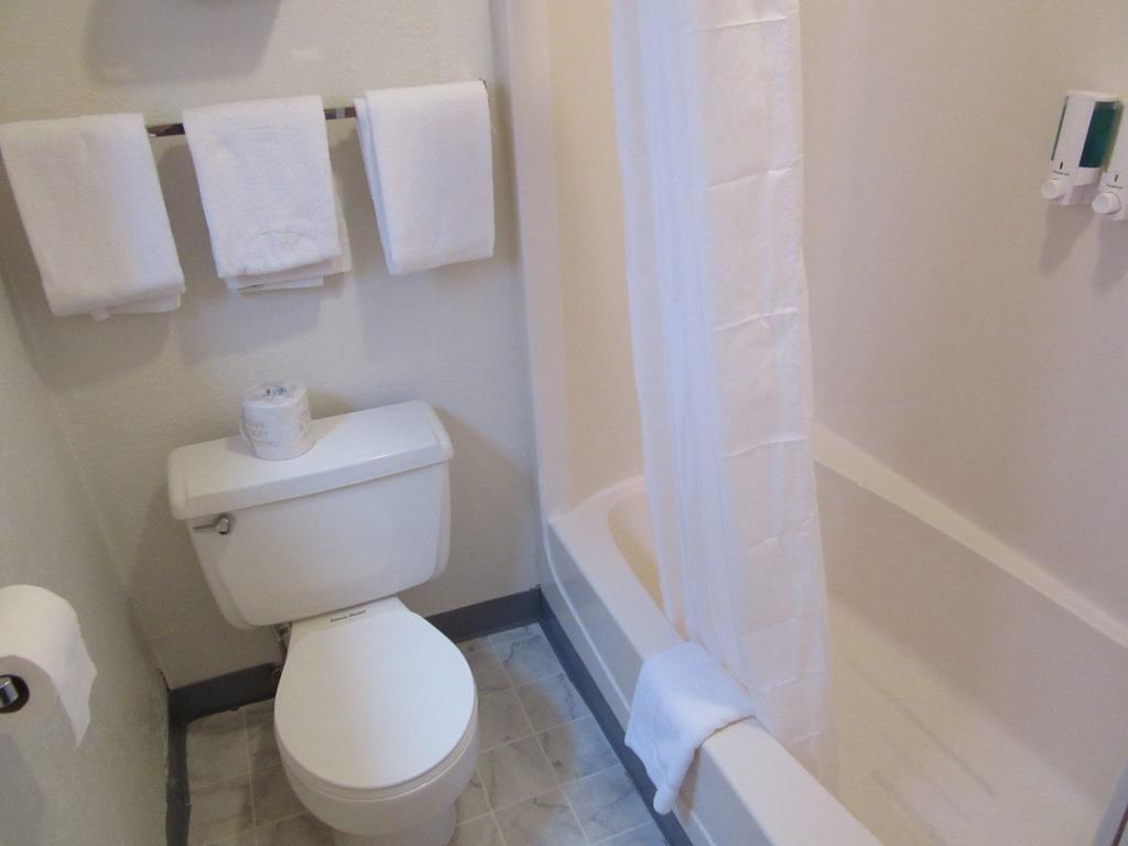 ווסט ילוסטון Travelers Lodge חדר תמונה